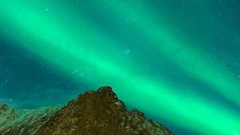 Aurora Borealis, mountain's peak, sky, nature HD wallpaper