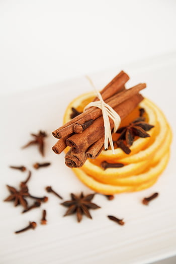 Aromatic spices with orange slices and cinnamon for the holiday season. HD phone wallpaper