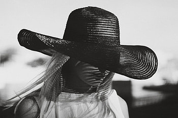 @, fashion, model, blonde, black and white, hat, elegant lady, woman, beauty HD wallpaper
