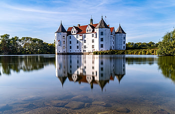 Castle-Reflection, Lake, Reflection, water, Castle HD wallpaper