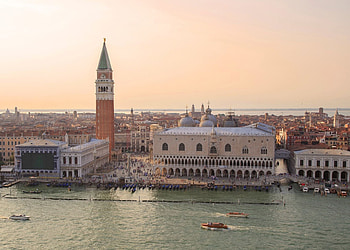 Secret histories, St. Mark's Square, Doges Palace, Audley Travel's exclusive tour HD wallpaper