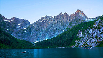 Early morning in Strathcona Provincial Park, British Columbia, peaks, sky, canada, mountains, water HD wallpaper