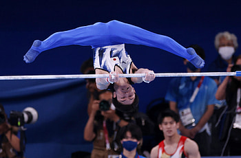 Kohei Uchimura, Horizontal Bar HD wallpaper