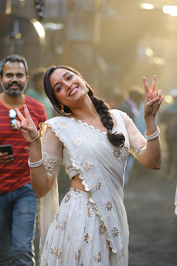 Srinidhi shetty, dress, entertainment HD phone wallpaper