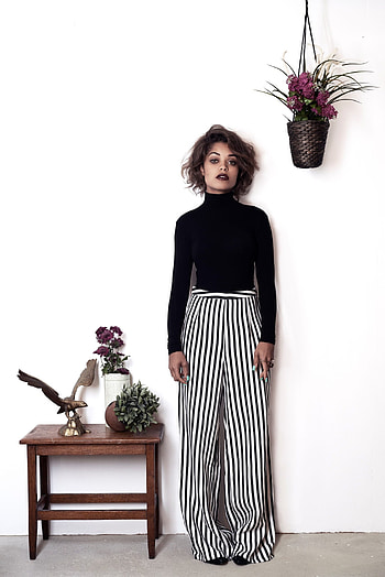 Antonia Thomas, Favorite hotels HD phone wallpaper