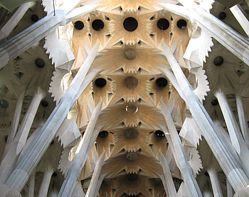 Sagrada Familia, Gaudi's creations, Architectural wonders, Imposing structure HD wallpaper