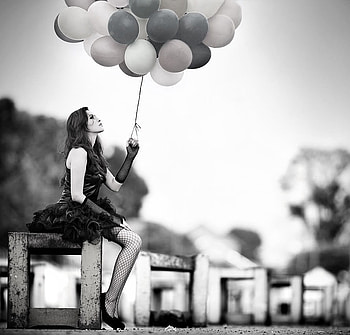 WISH YOU SOMETHING, bw, balloons, graphy, woman HD wallpaper