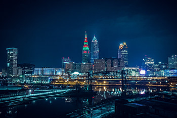 Cleveland Skyline, Downtown office market, Resilience in the face of challenges, Economic strength HD wallpaper