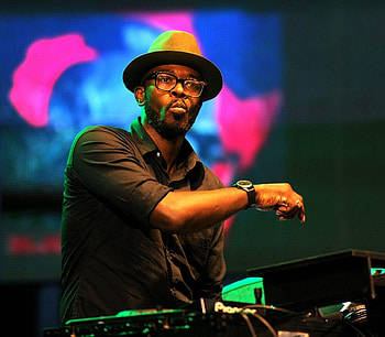Black Coffee, Mykonos DJ event, Exhilarating atmosphere, Party destination HD wallpaper