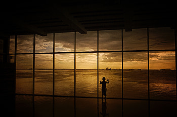 Sunset, Sea, Clouds, Dark, Silhouette, Window, Child HD wallpaper