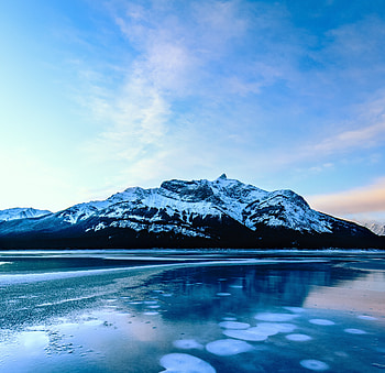 Blue lake, mountains HD wallpaper