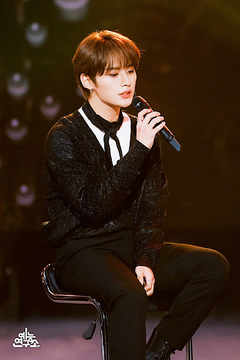 lee know being pretty, lee minho, kpop, stray kids, minho, straykids, lee know HD phone wallpaper