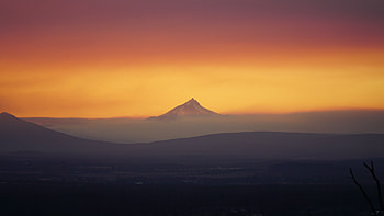 Sunset, horizon, mountains, yellow skyline HD wallpaper