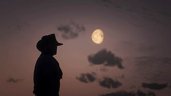 Red Dead Redemption 2 - Night Arthur Morgan, night, moon, silhouette, Arthur Morgan, video game, Red Dead Redemption 2 HD wallpaper