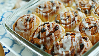 Cinnamon roll, Scrumptious dessert, Appetizing pastry, Tasty treat HD wallpaper