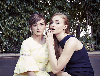 Sophie Turner, actress, celebrity, Maisie Williams HD wallpaper