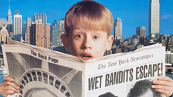 Home Alone 2, Online movie streaming, Kevin McCallister's New York adventure, Fun-filled comedy HD wallpaper
