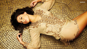 Imodzhen Tomas, model, lying, pretty, brunette, girl, legs HD wallpaper
