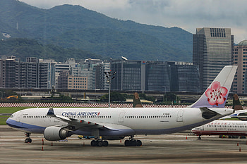 China Airlines, Pilot quarantine, Covid outbreak, Flight safety HD wallpaper