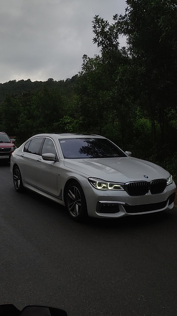 CAR on ROAD, roads of india, white car, beauty on roads, white BMW, BMW, roads of vizag HD phone wallpaper