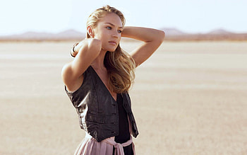 Candice Swanepoel, desert, vest, model, blonde HD wallpaper