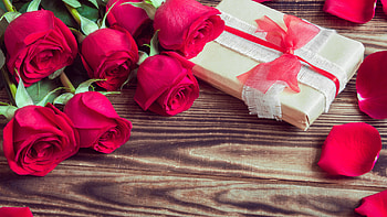 Bunch Of Red Roses Flower Petals Gift Box Wood Board Valentine's Day HD wallpaper