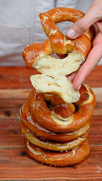 Pretzel, Make soft pretzels, Alphafoodie, Food HD phone wallpaper