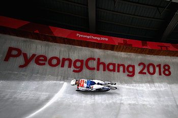 Luge, Sledding at 90 mph HD wallpaper