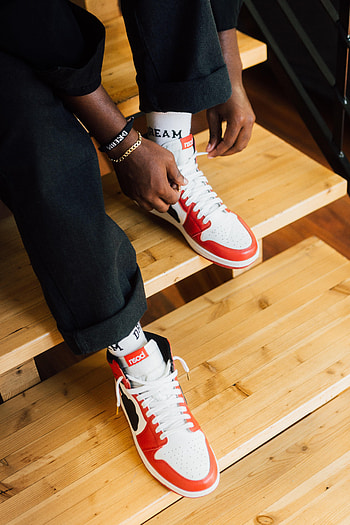 Miscellanea, Miscellaneous, Wood, Wooden, Legs, Sneakers, Hands, Ladder, Stairs, Laces, Shoelaces HD phone wallpaper