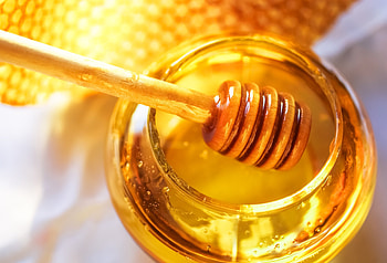 Golden liquid, Health elixir, Antioxidant power, Nature's medicine HD wallpaper