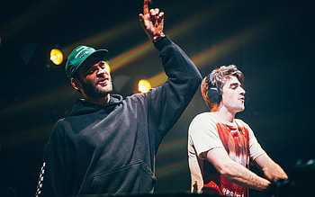The Chainsmokers, Energetic performances, Captivating melodies, Fan favorite HD wallpaper