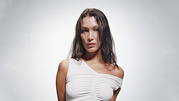 Bella Hadid Is Posing For A Wearing White Dress Girls HD wallpaper