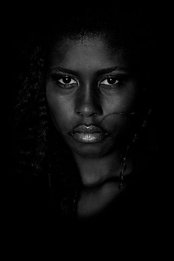 An intense black and white portrait highlighting the emotions of a woman. HD phone wallpaper