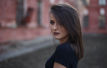 Looking Over Shoulder Modern Street graphy, girls, model, graphy, hoot HD wallpaper