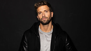 Pablo Alboran, Infobae's coverage, Fanatic following, Musical genius HD wallpaper