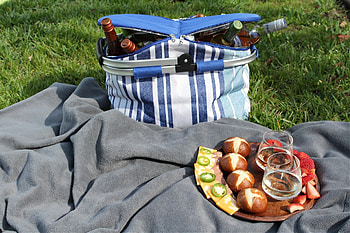 Picnic blog, Outdoor dining, Picnic essentials, Food HD wallpaper