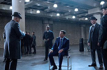 The Adjustment Bureau, Waiting for Godot reference, Critical analysis, Expert movie reviews HD wallpaper