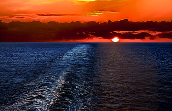 Sunset-R, blue, colorful, great, graphy, colors, beauty, nice, amazing, water, sun, ocean, sunset, sea, r, beautiful, pretty, red, cool, clouds, nature, sky, lovely HD wallpaper