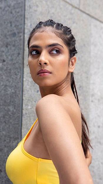 Malavika mohanan, tamil actress, fitness, sexy gorgeous HD phone wallpaper