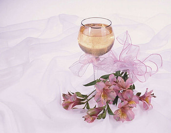 A Gift of Love, pink, love, flowers, blooms, wine HD wallpaper